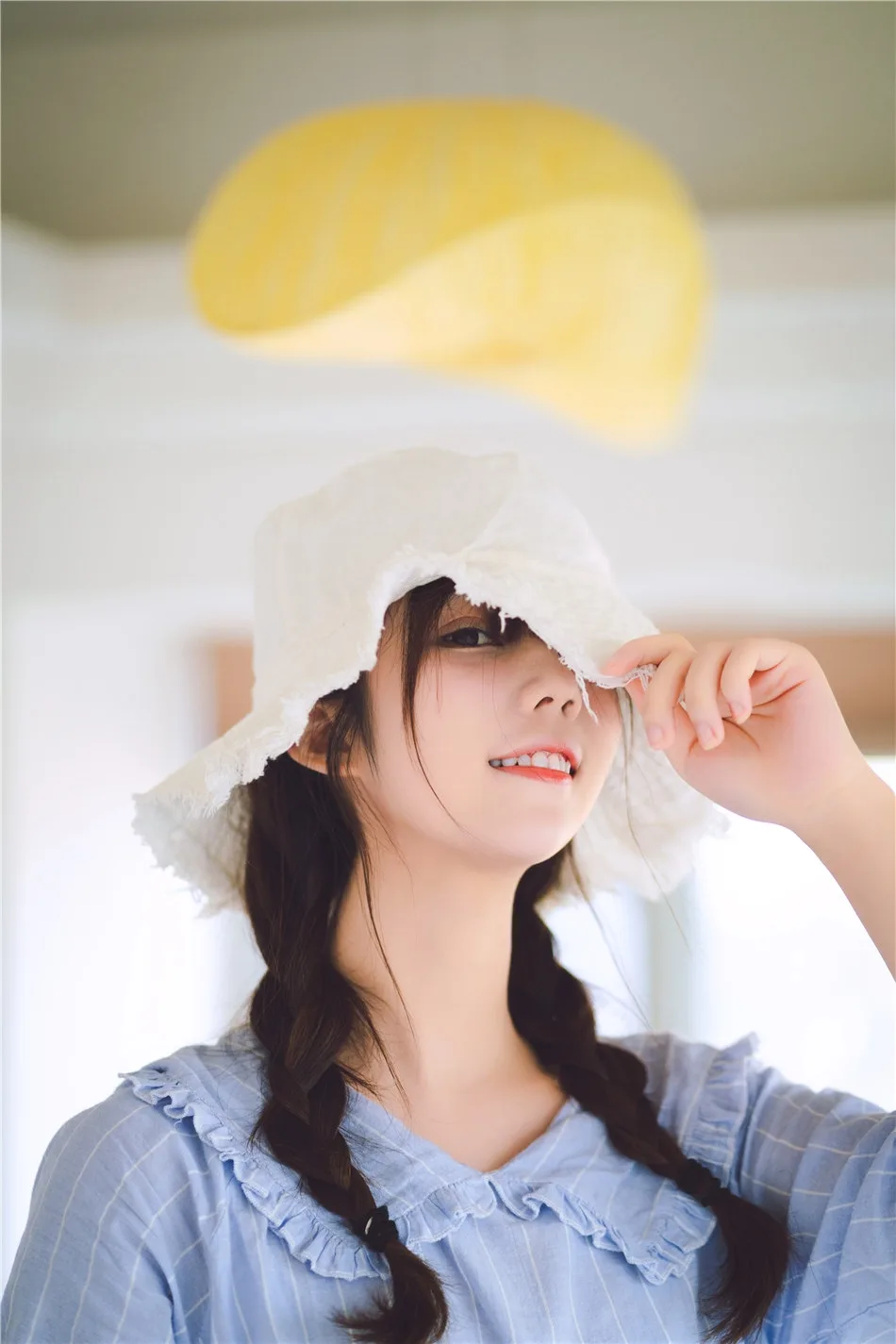 麻花辫美女写真 图片1
