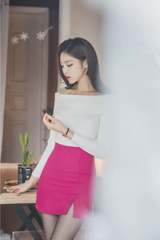 一字肩包臀裙美女 图片8
