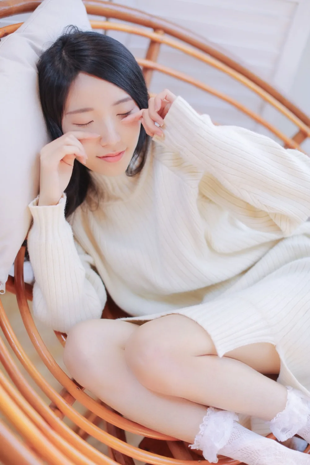 白皙长腿美女写真 图片1