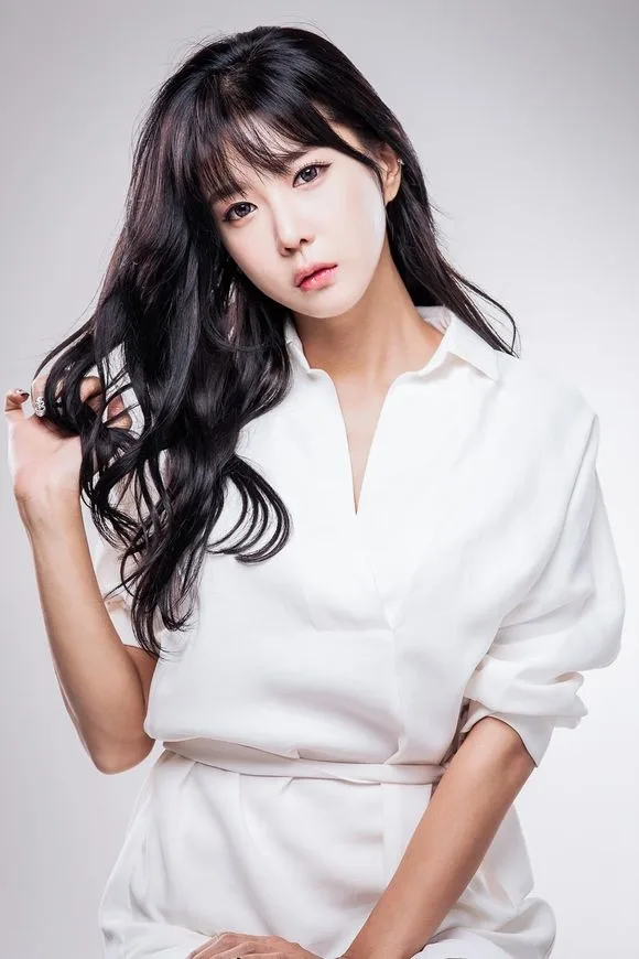 韩国美女主播写真 图片1