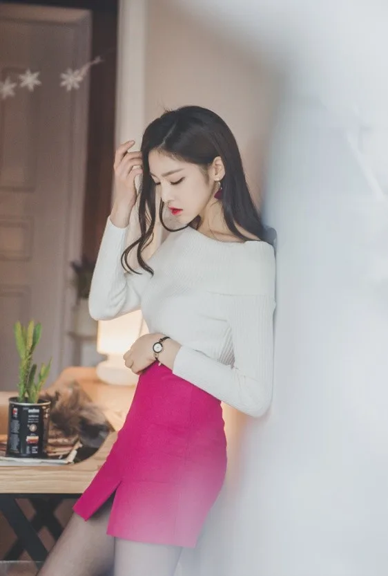 一字肩包臀裙美女 图片4