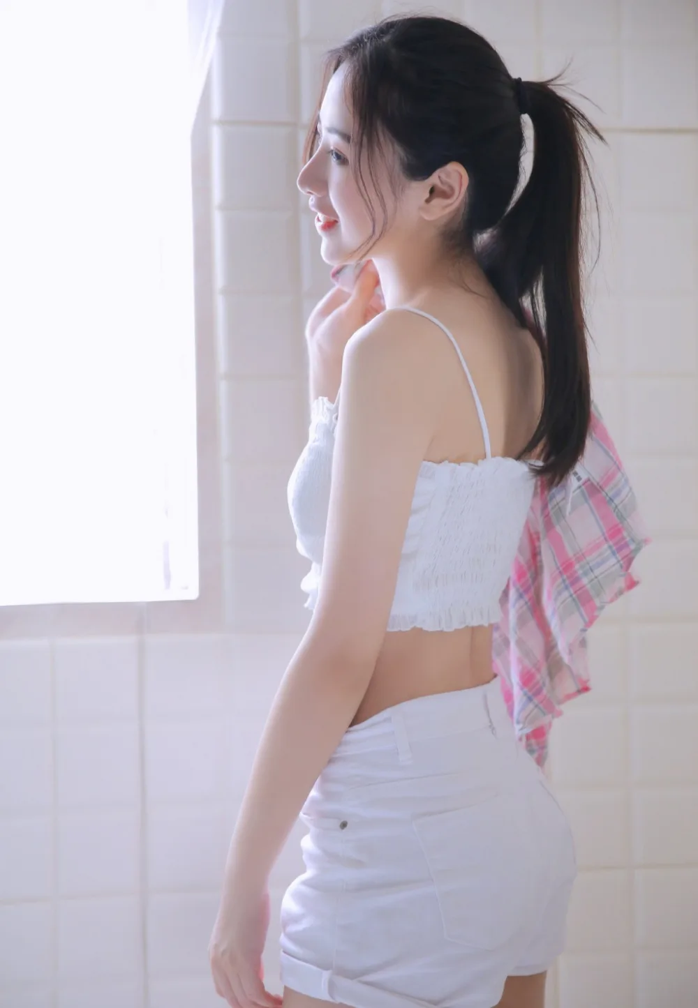 马尾辫美女写真 图片3