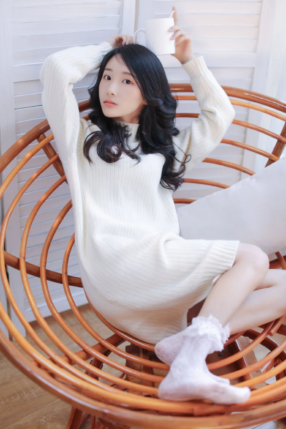 白皙长腿美女写真 图片4