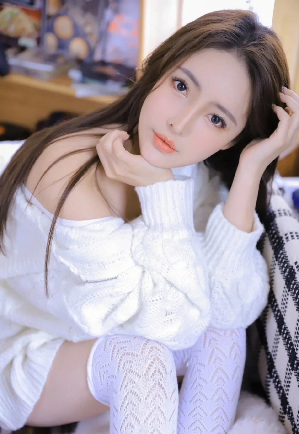 白丝美腿美女写真 图片6
