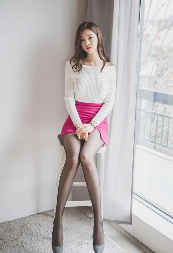 一字肩包臀裙美女 图片1
