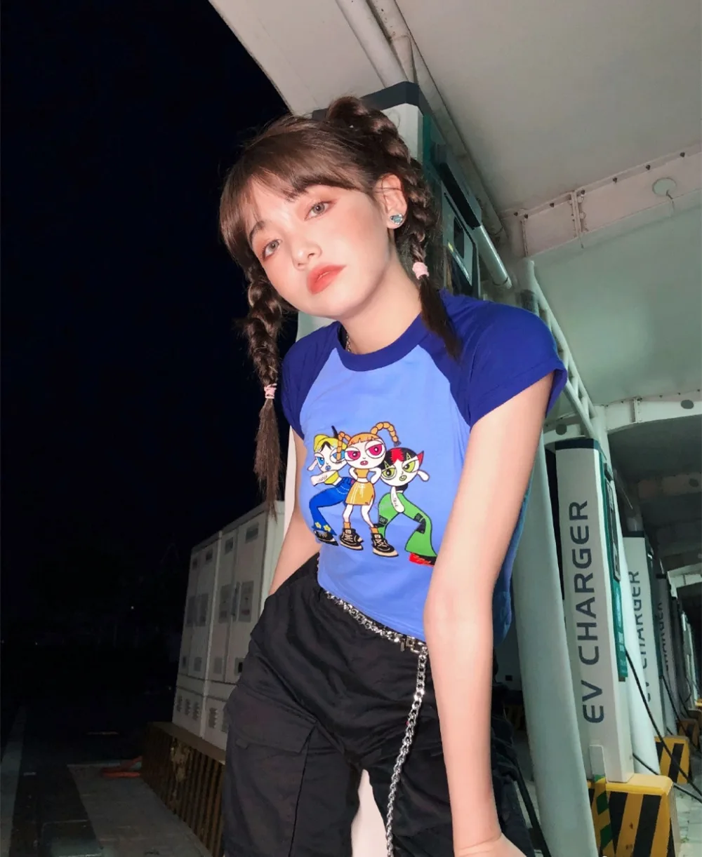 双麻花辫美女街拍 图片7