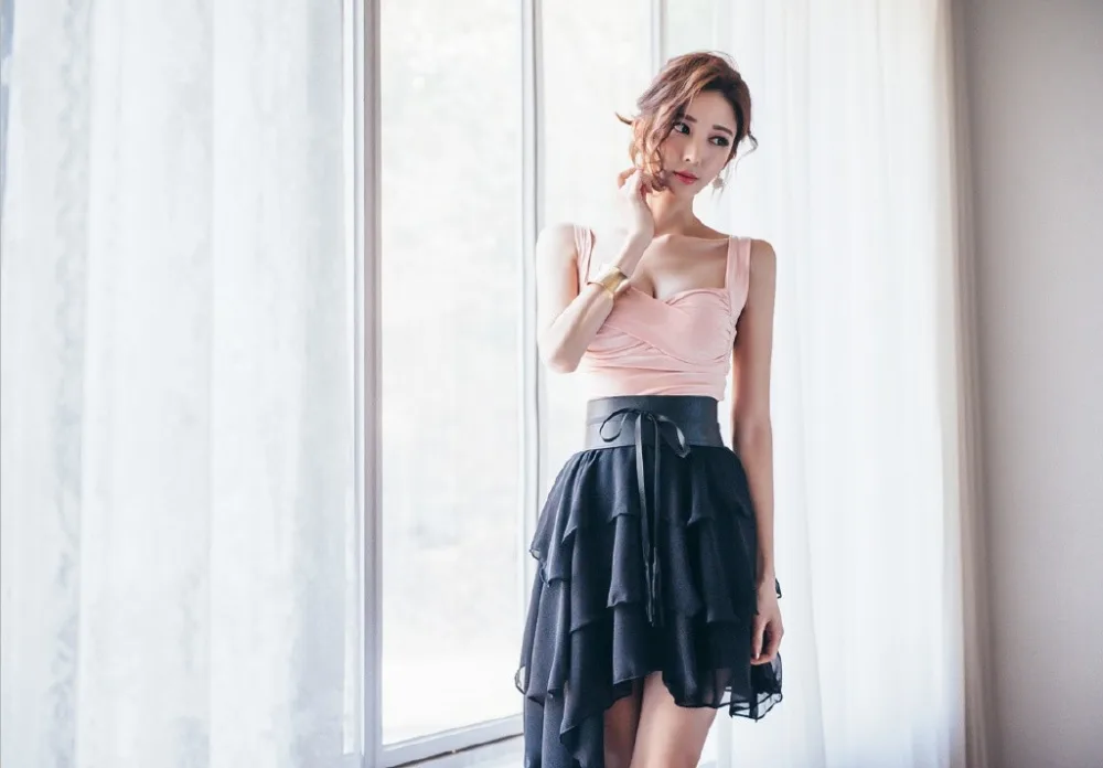 吊带短裙美女写真 图片3