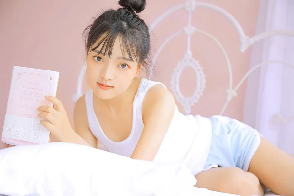 丸子头萌妹子写真 图片4