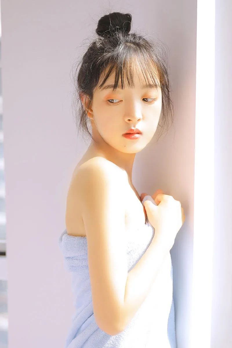 丸子头萌妹子写真 图片8