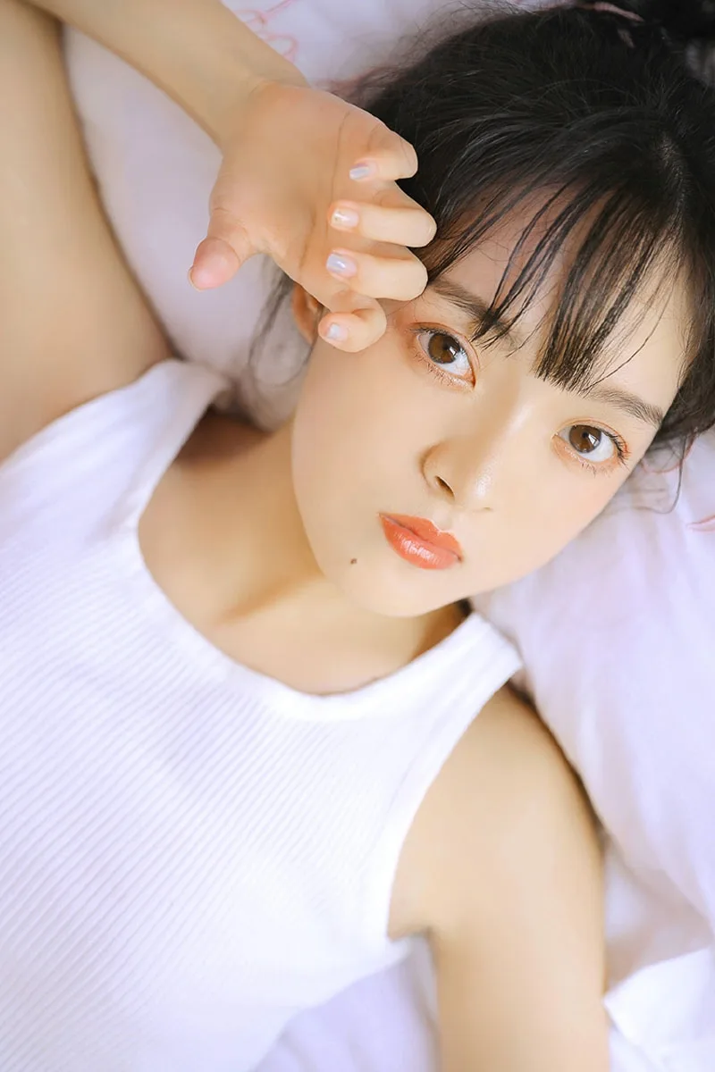丸子头萌妹子写真 图片2