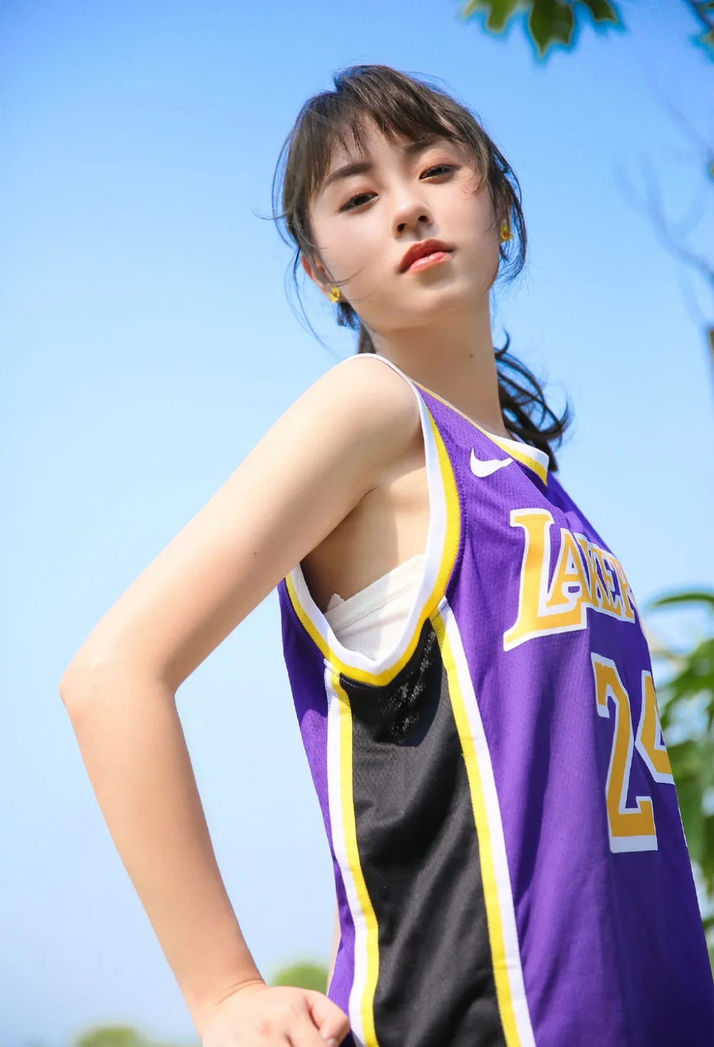 运动服美女写真 图片4