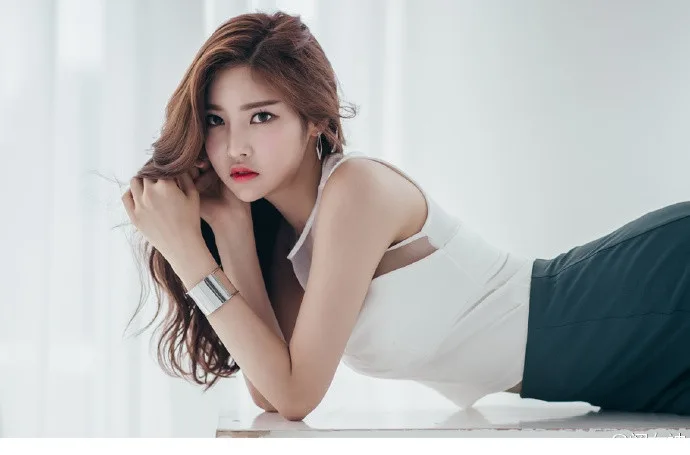 高挑美女写真 图片5