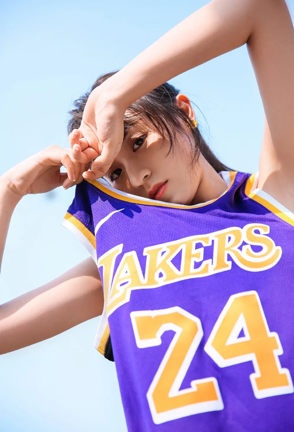 运动服美女写真 图片3