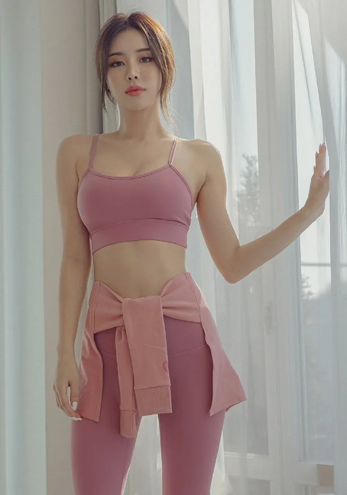 瑜伽美女写真 图片1