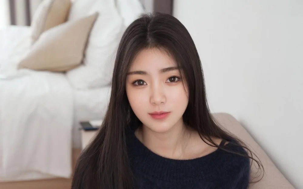 黑长直发美女写真 图片4
