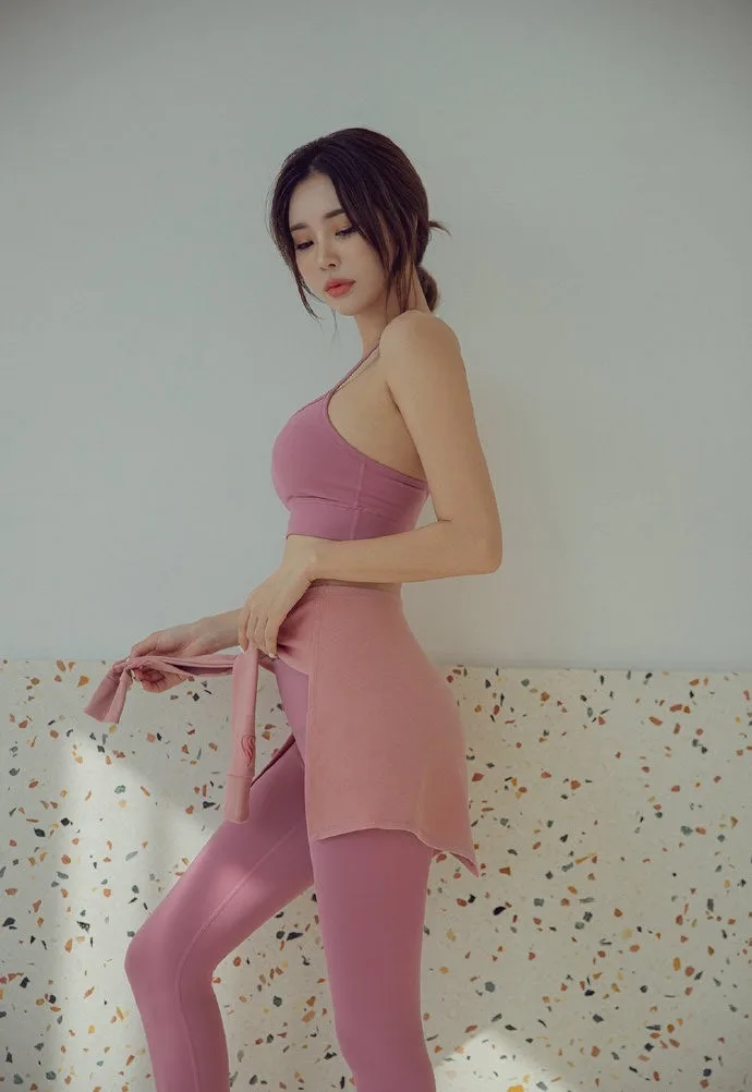 瑜伽美女写真 图片3