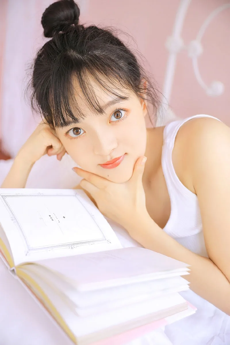 丸子头萌妹子写真 图片5