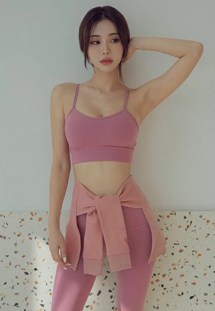 瑜伽美女写真 图片6