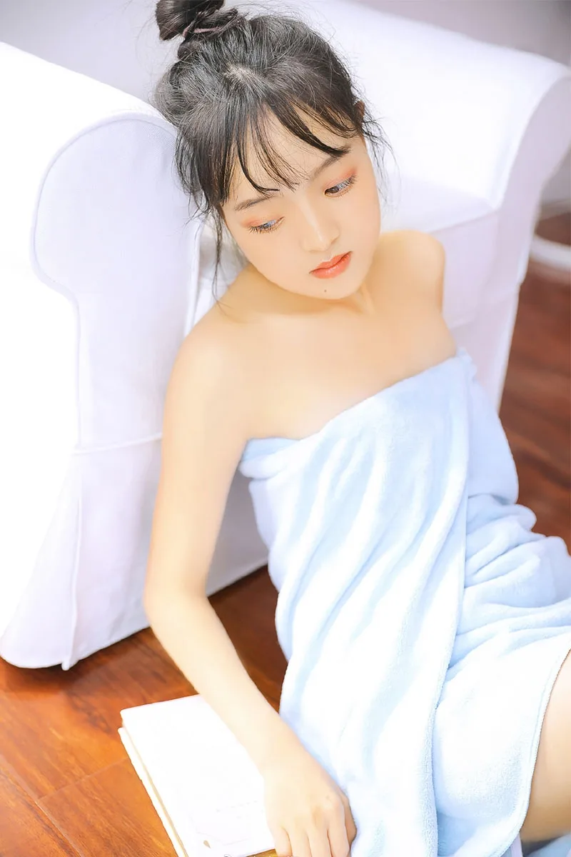 丸子头萌妹子写真 图片11