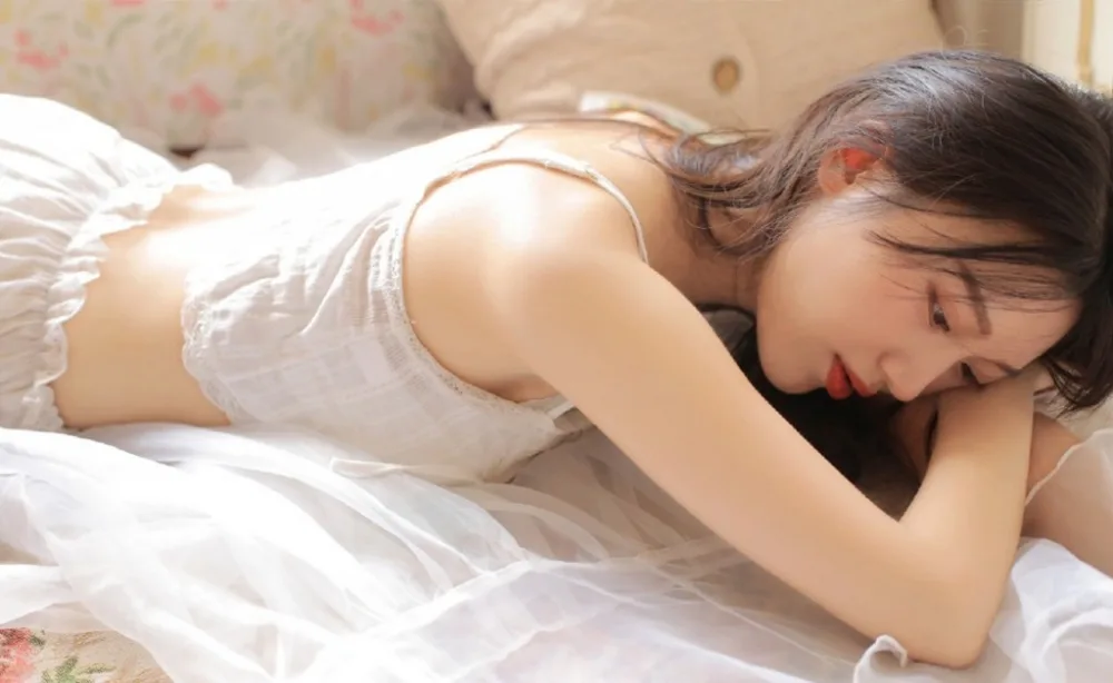 邻家女孩白丝美腿写真 图片3
