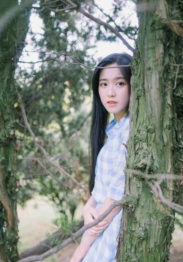 黑长直发美女 图片4