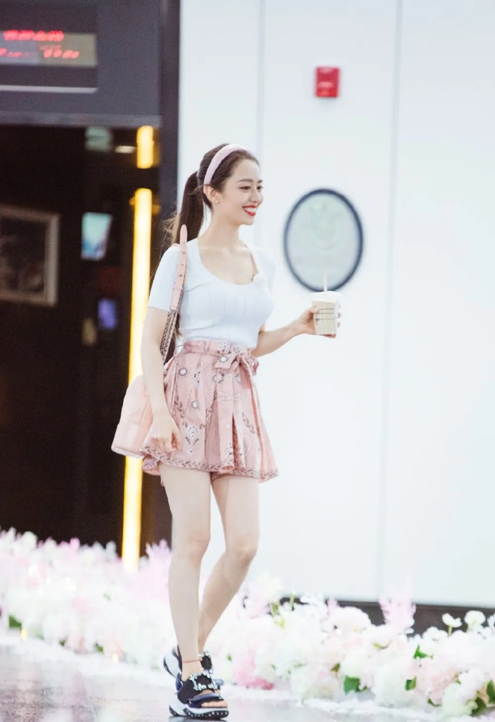 吉娜爱丽丝综艺剧照 图片3