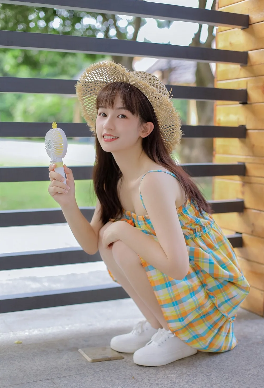 吊带短裙美女写真 图片3