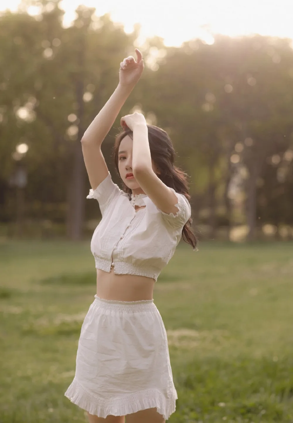 露脐装美女写真 图片6