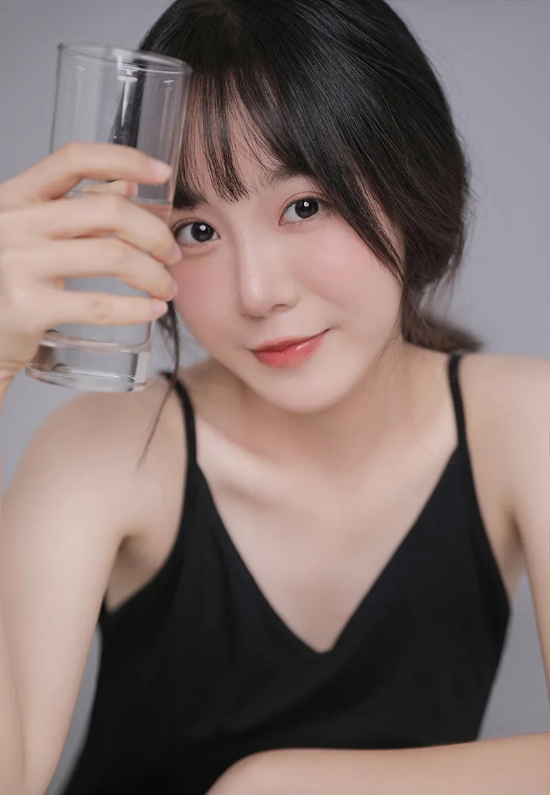 吊带美女写真 图片9