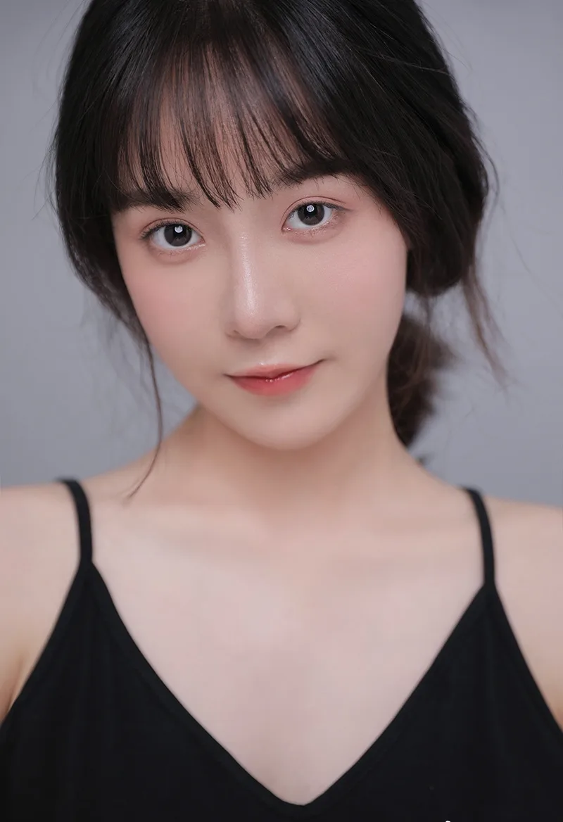 吊带美女写真 图片1