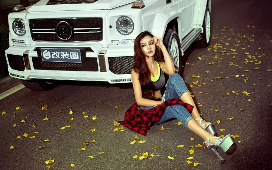 金发美女街拍写真 图片2