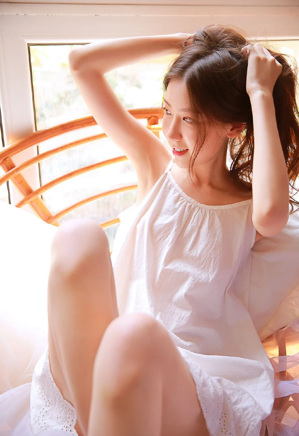 吊带睡裙美女图片 图片2