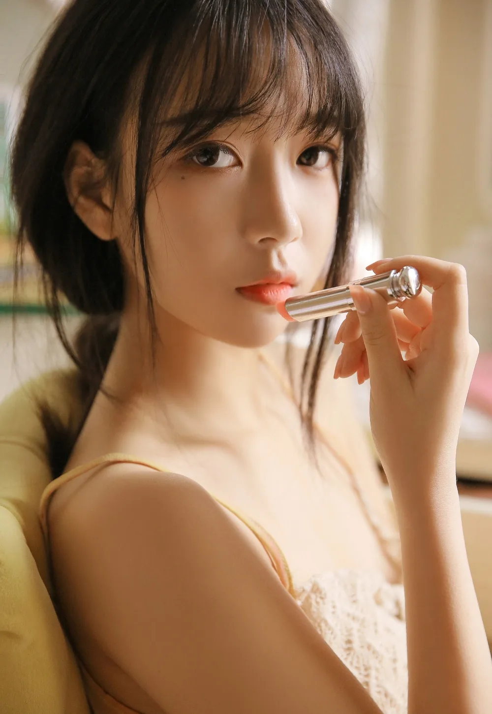 吊带短裤美女写真 图片2