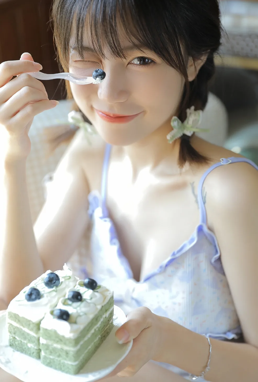 麻花辫美女私房写真 图片1