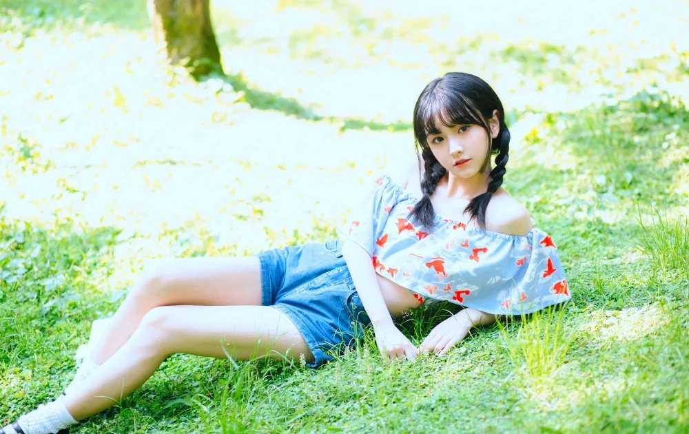 麻花辫少女街拍 图片11