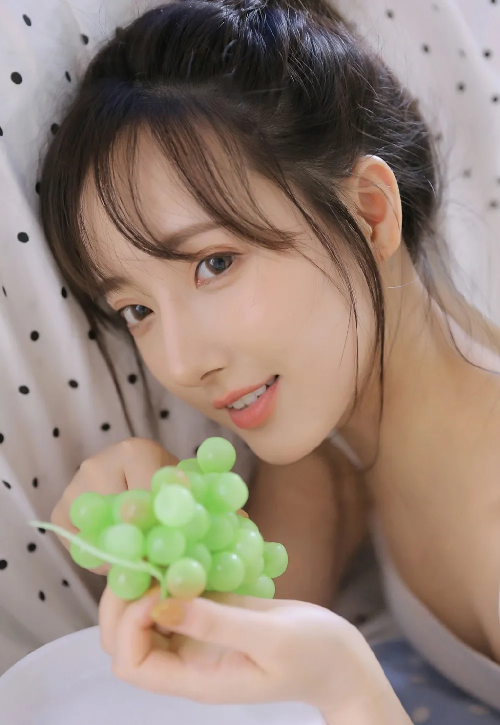 丸子头美女写真 图片6