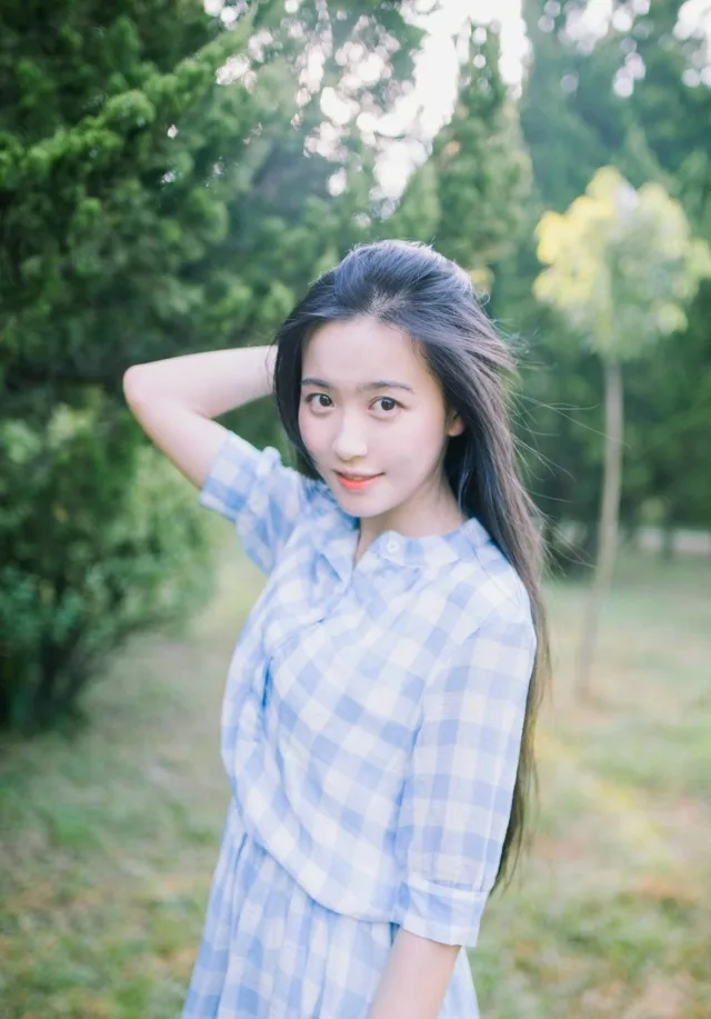 黑长直发美女 图片6
