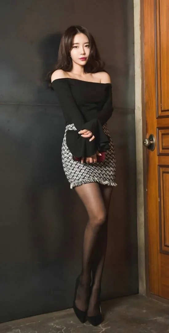 包臀短裙黑丝美腿 图片5