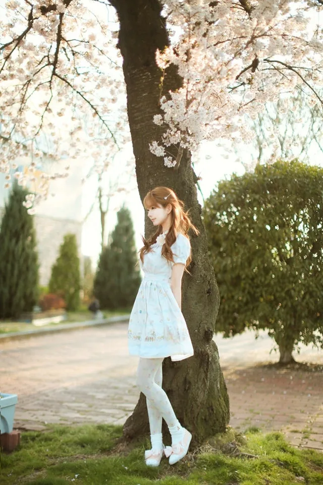 金发美女街拍 图片2