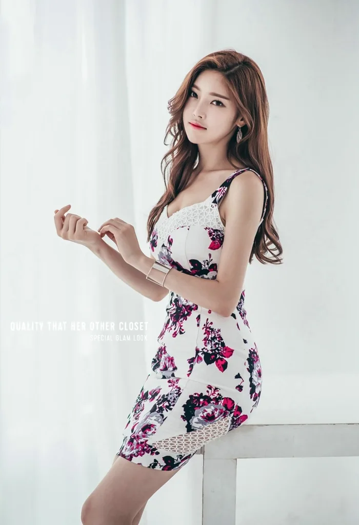 金发美女性感写真 图片2