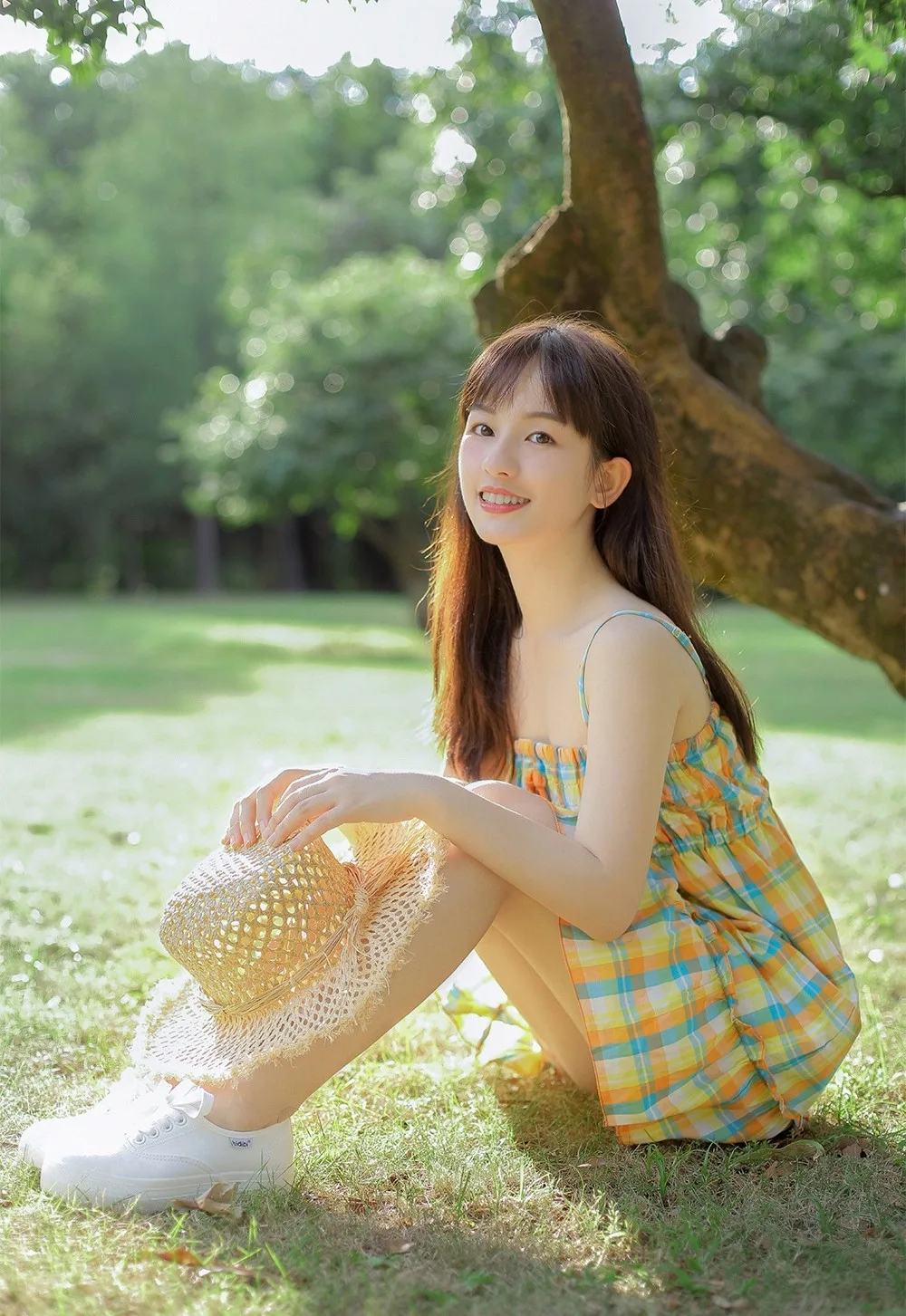 吊带短裙美女写真 图片7