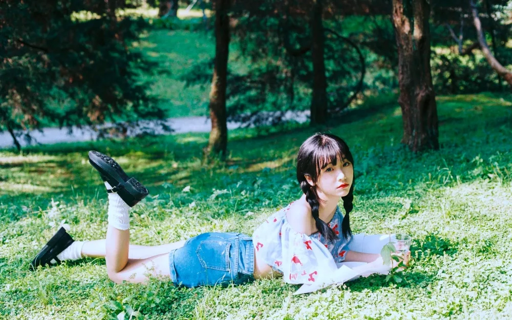 麻花辫少女街拍 图片10