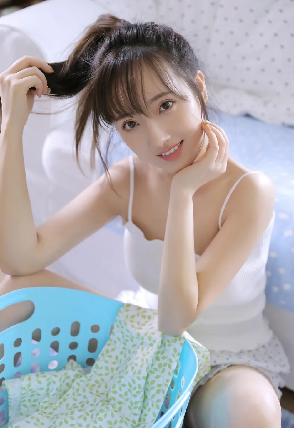 丸子头美女写真 图片5