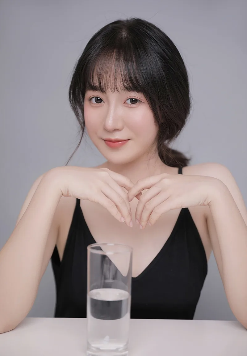 吊带美女写真 图片2