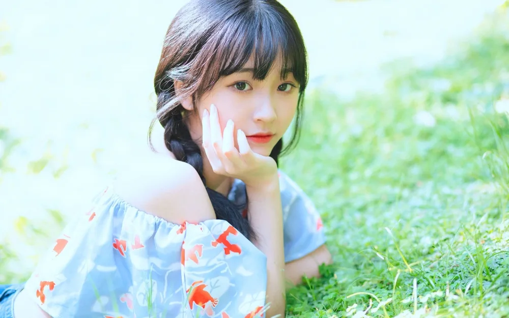 麻花辫少女街拍 图片7