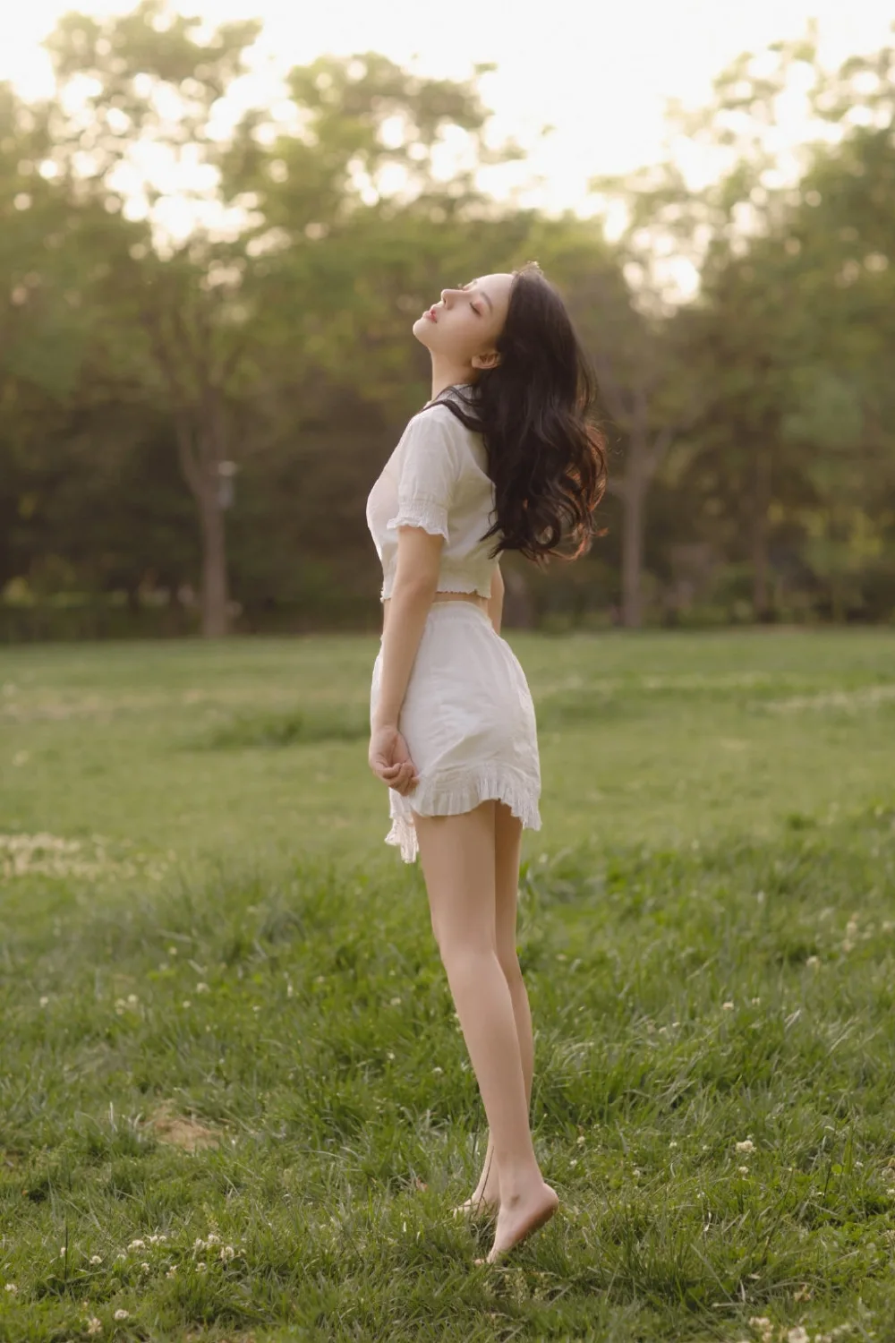 露脐装美女写真 图片5