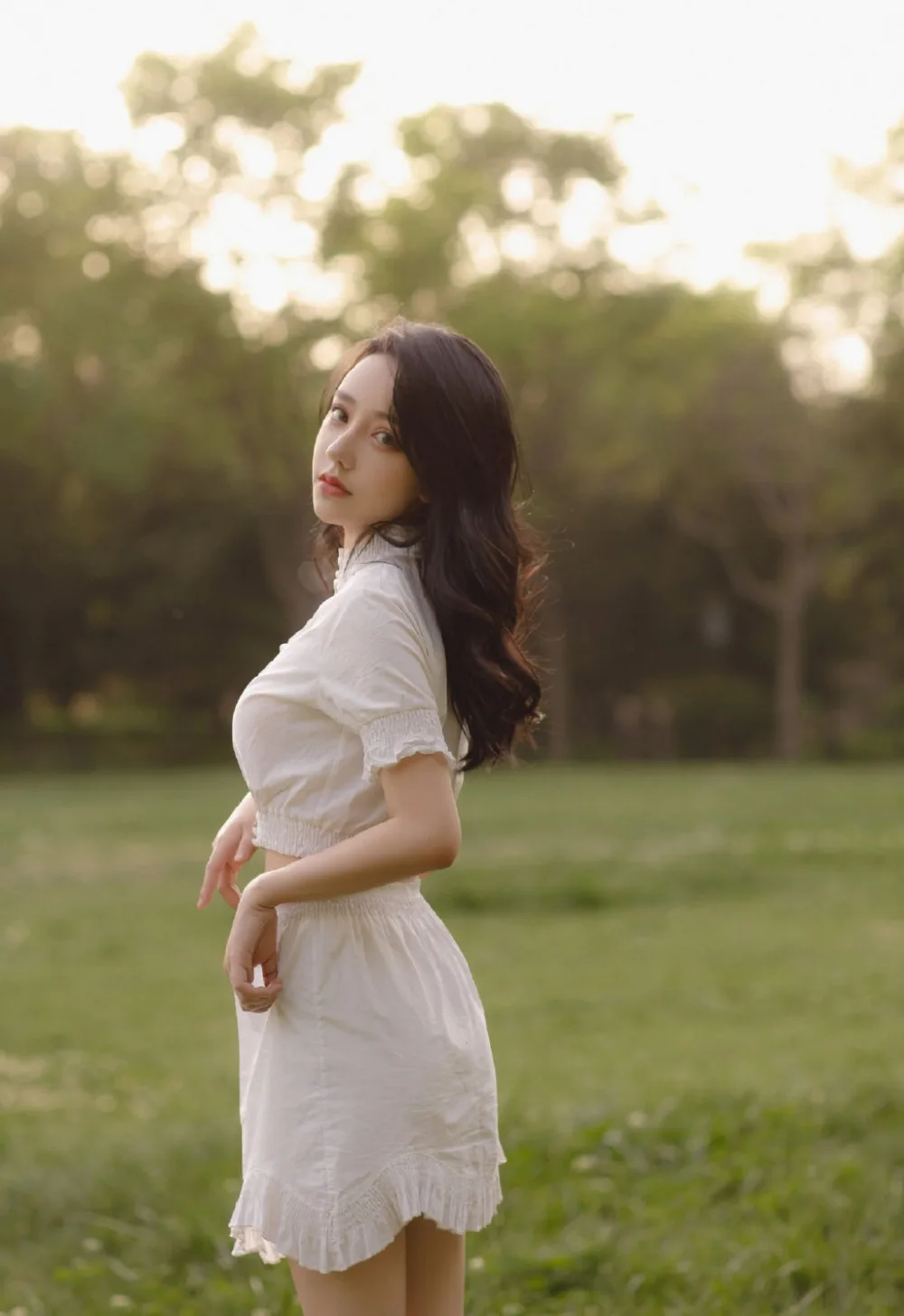 露脐装美女写真 图片3