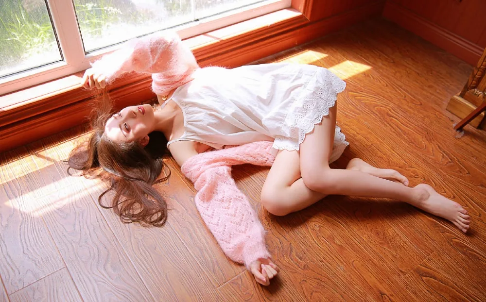 吊带睡裙美女图片 图片7