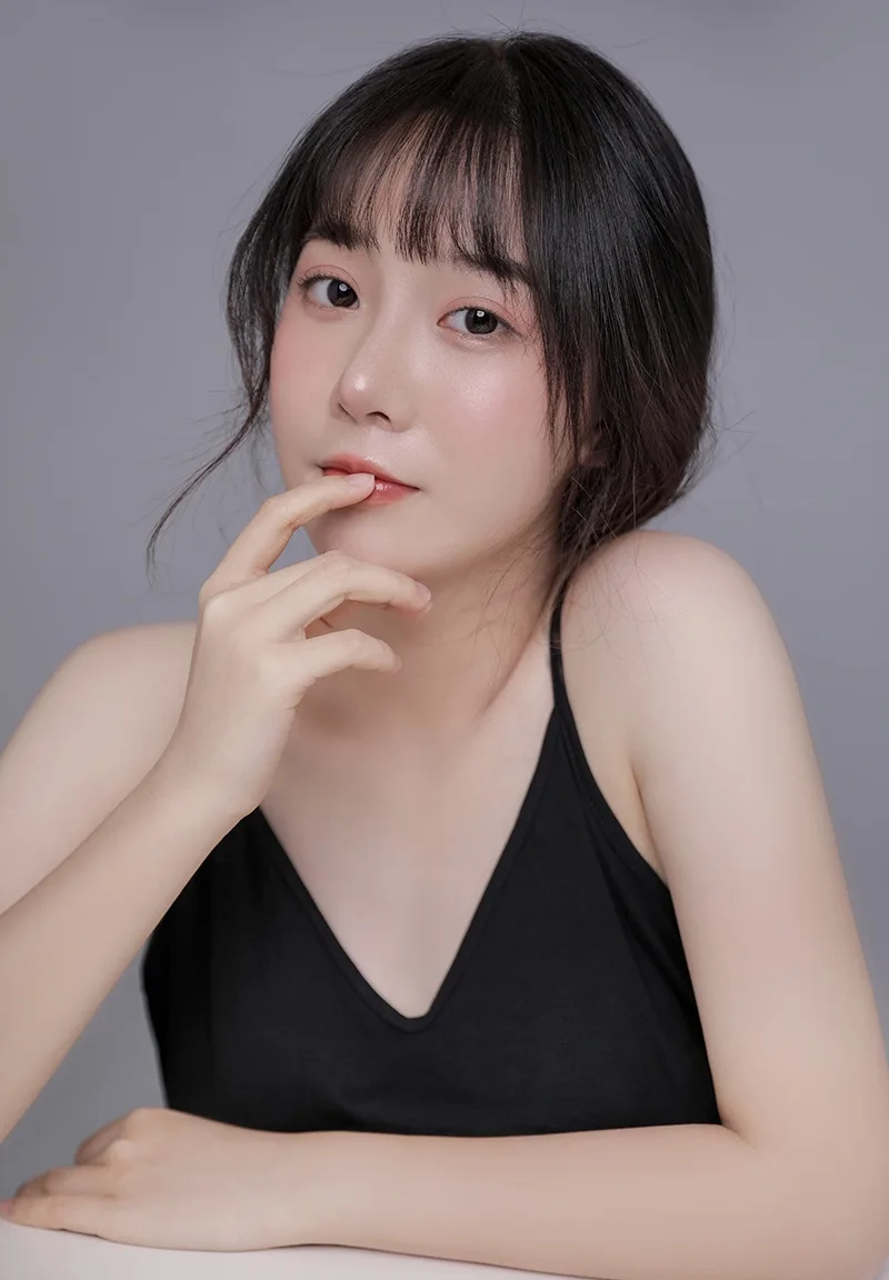 吊带美女写真 图片6