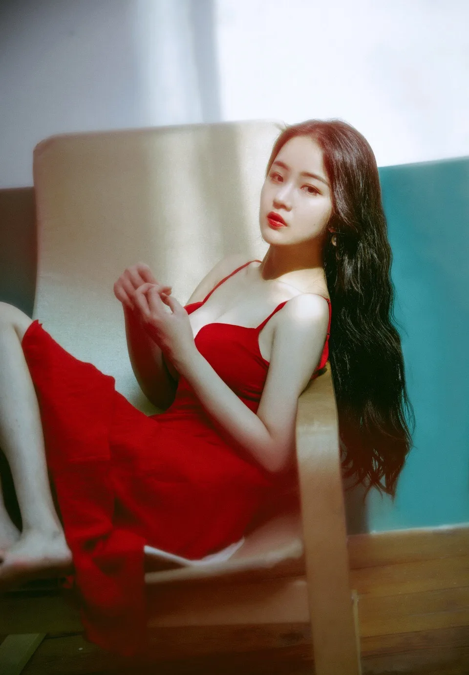 性感吊带裙美女写真 图片7